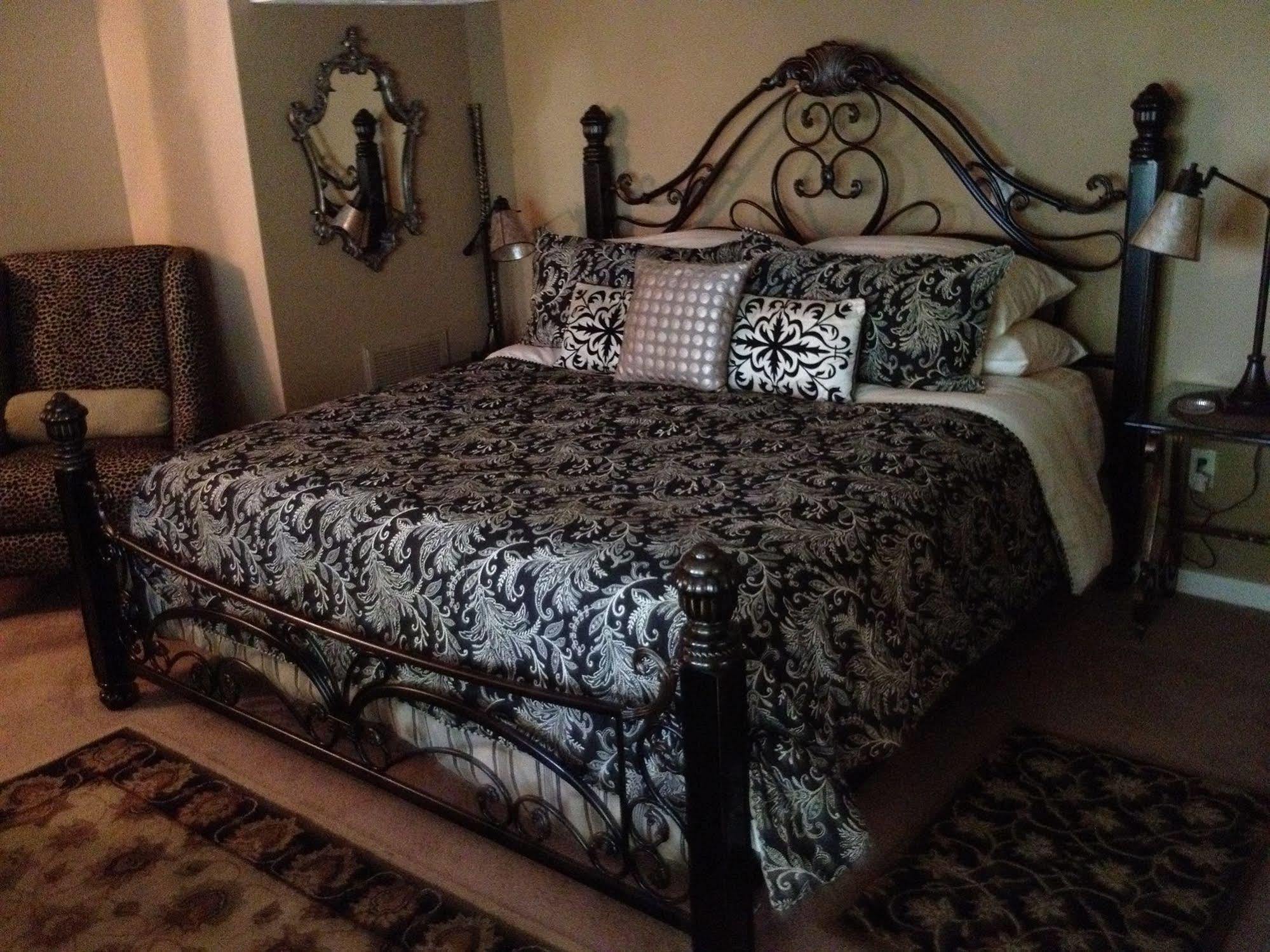 Red Bud Manor Inn Юрика Спрингс Экстерьер фото