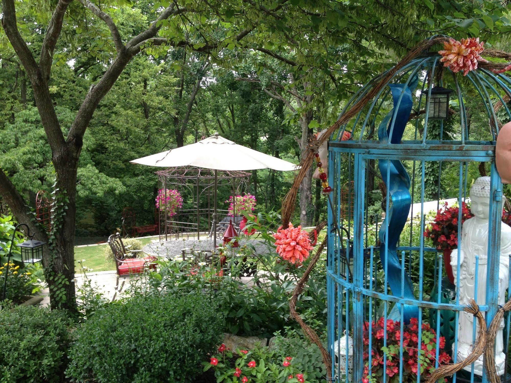 Red Bud Manor Inn Юрика Спрингс Экстерьер фото