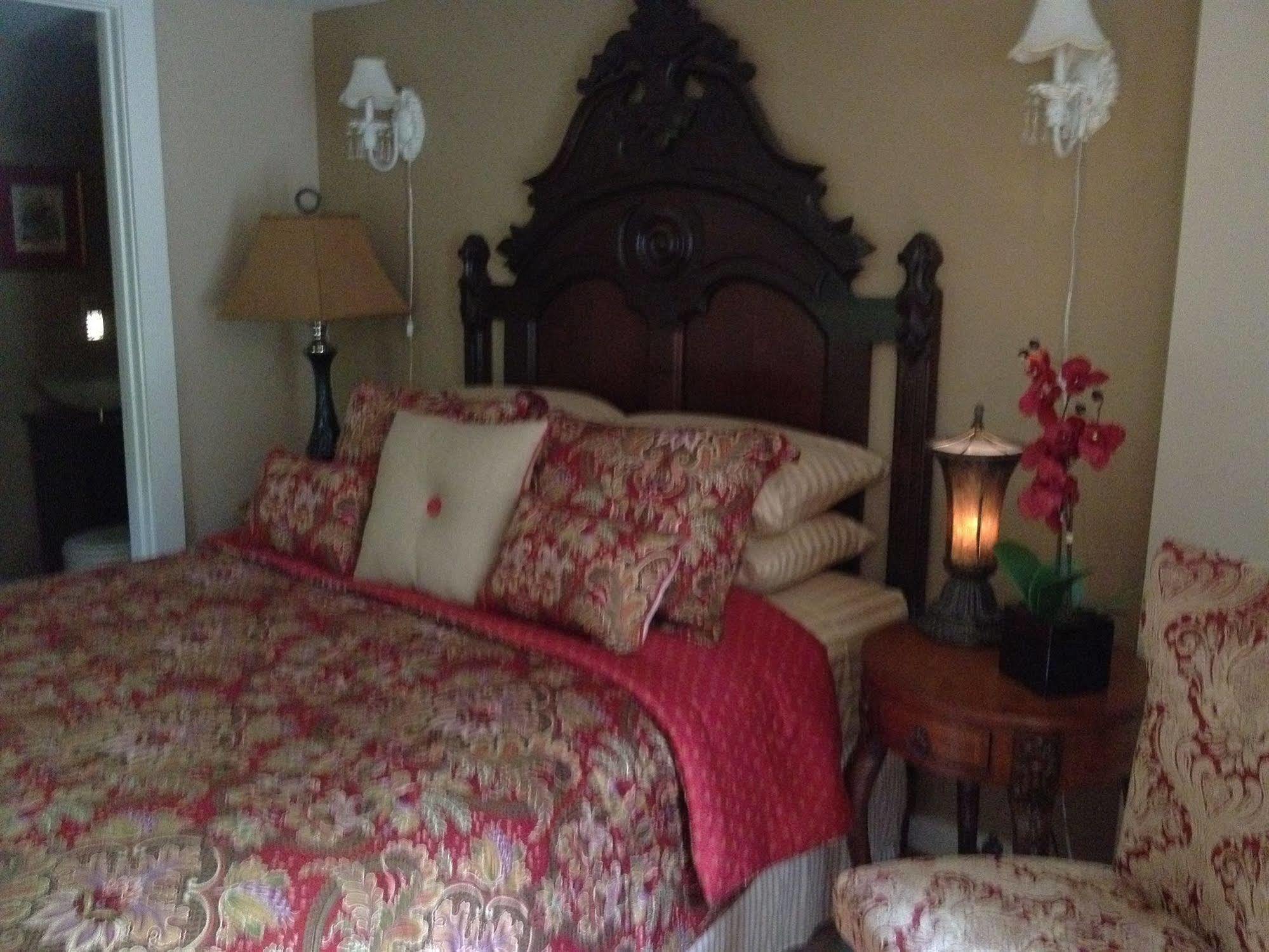 Red Bud Manor Inn Юрика Спрингс Экстерьер фото