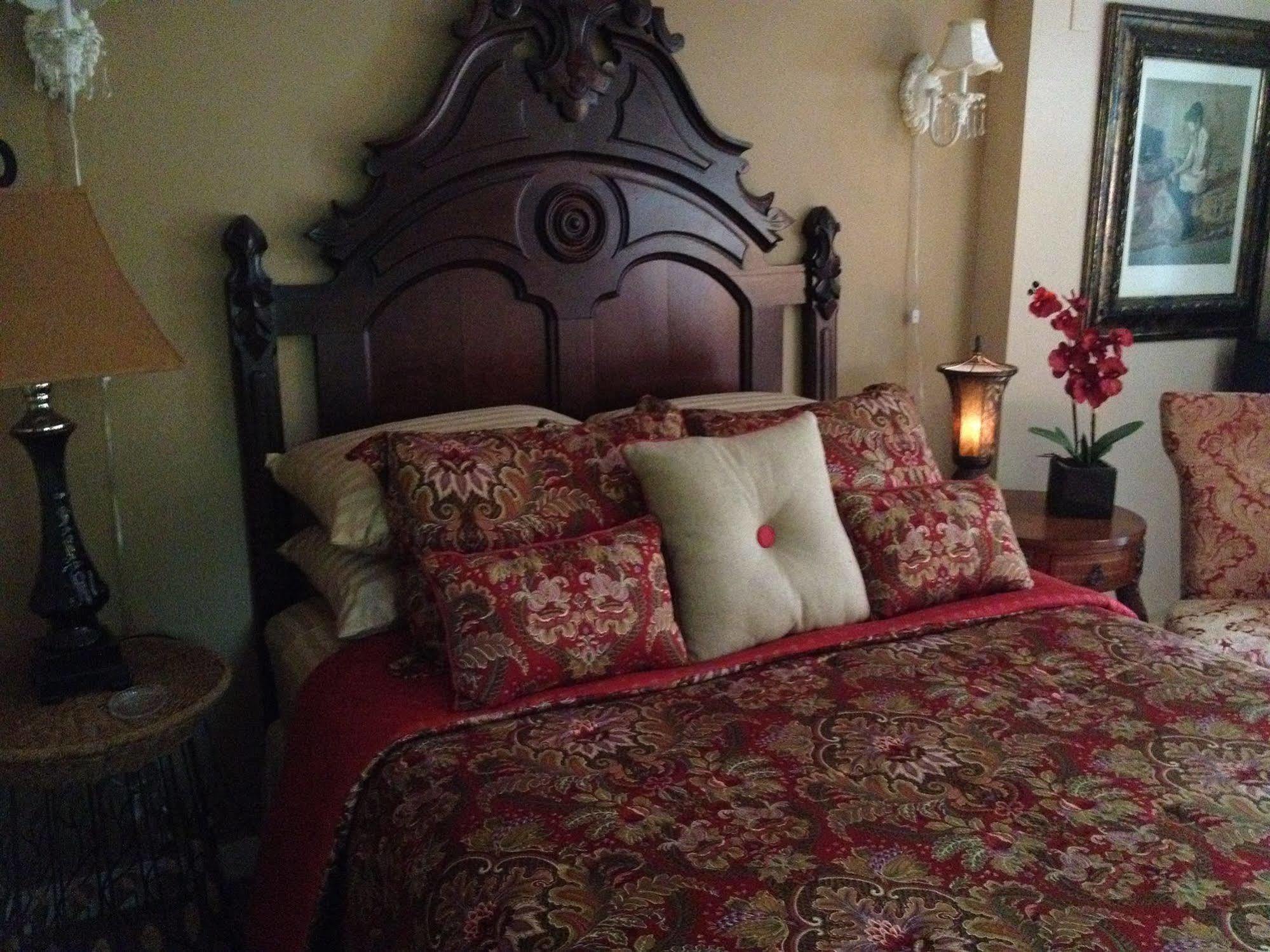 Red Bud Manor Inn Юрика Спрингс Экстерьер фото