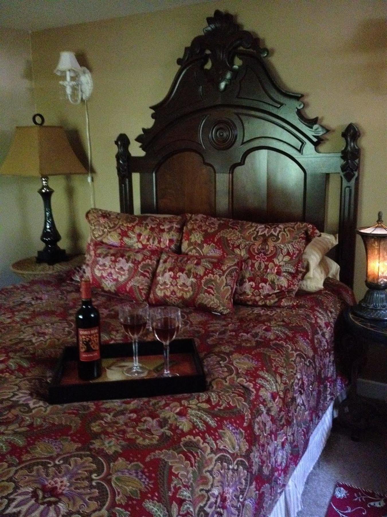 Red Bud Manor Inn Юрика Спрингс Экстерьер фото